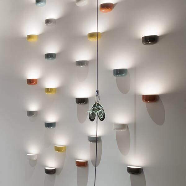 Flos Bellhop Wall Up - sferna zidna lampa