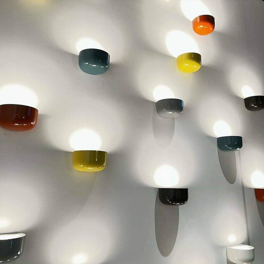 Flos Bellhop Wall Up - sferna zidna lampa