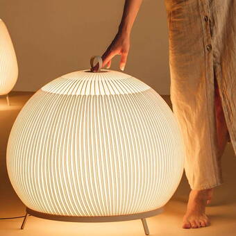 Knit floor lamp