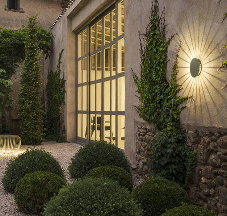 Vibia Meridiano wall-mounted LED lamp with shadow effect