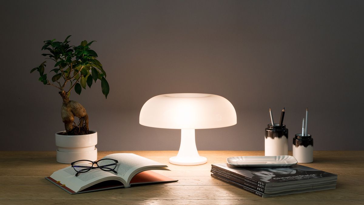 Artemide Nessino stona lampa, dizajn Giancarlo Mattioli